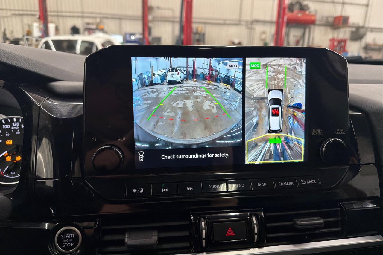 2022 Nissan Pathfinder SL Photo