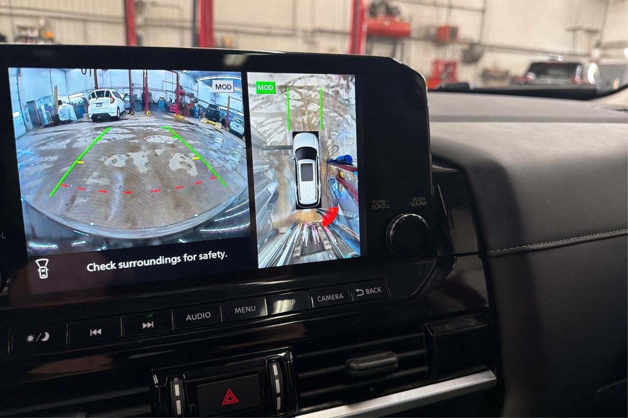 2022 Nissan Pathfinder SL Photo