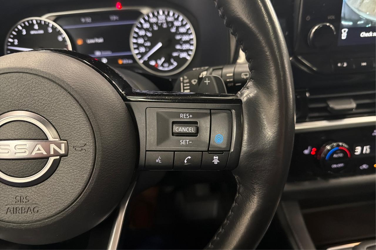 2022 Nissan Pathfinder SL Photo