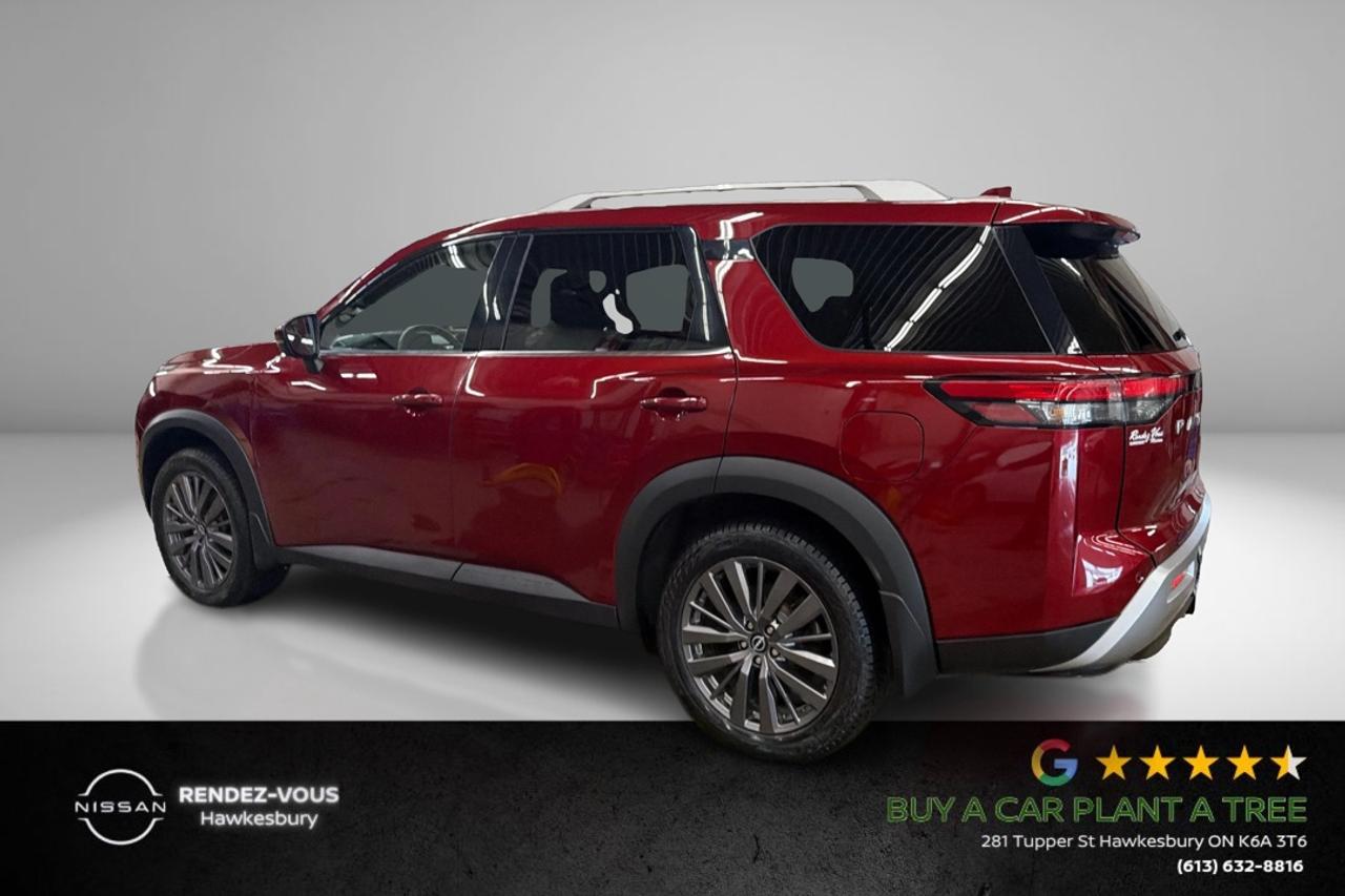 2022 Nissan Pathfinder SL Photo