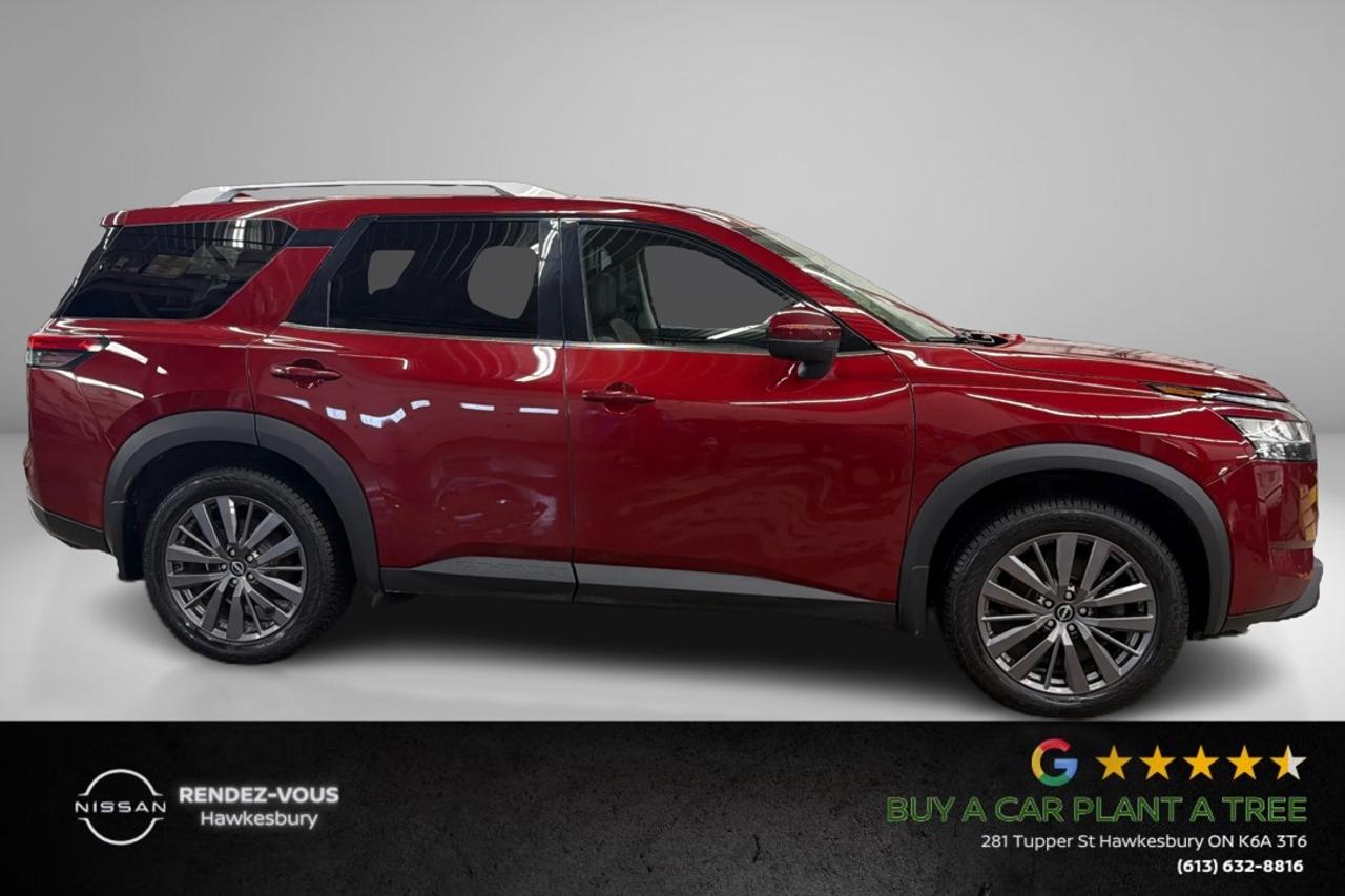 2022 Nissan Pathfinder SL Photo