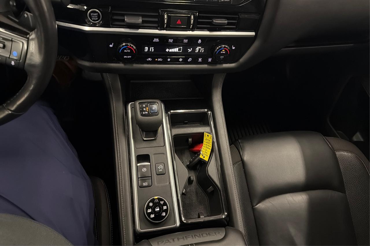 2022 Nissan Pathfinder SL Photo