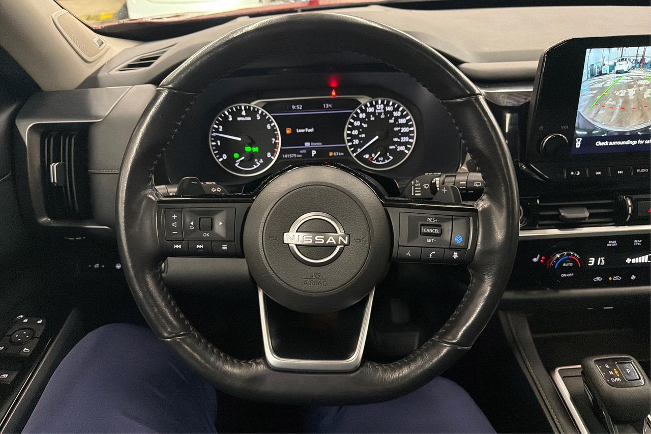 2022 Nissan Pathfinder SL Photo