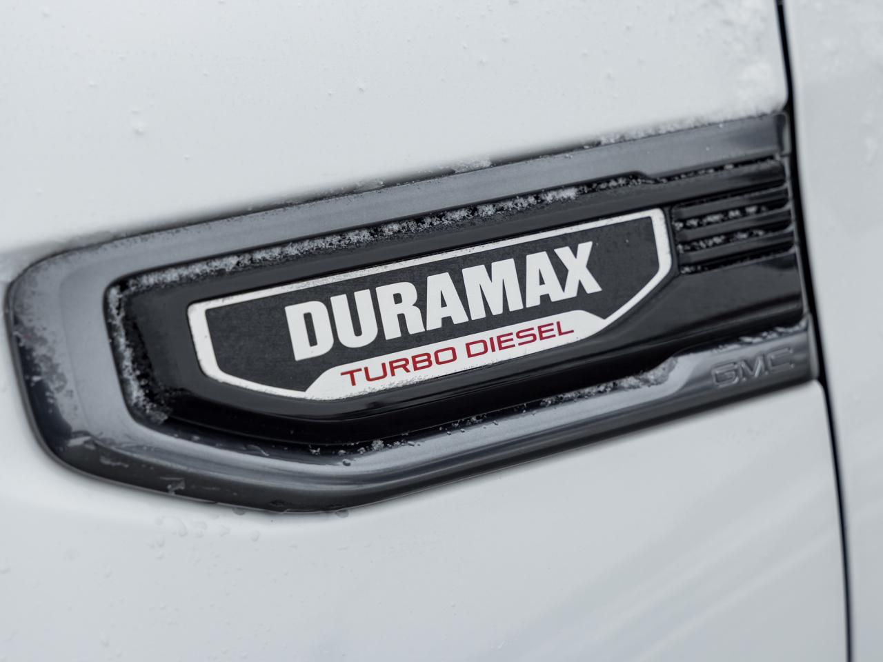 2022 GMC Sierra 1500 4WD Crew Cab 147  AT4 Photo