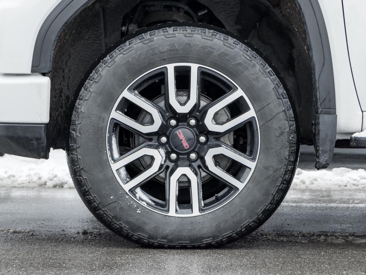 2022 GMC Sierra 1500 4WD Crew Cab 147  AT4 Photo