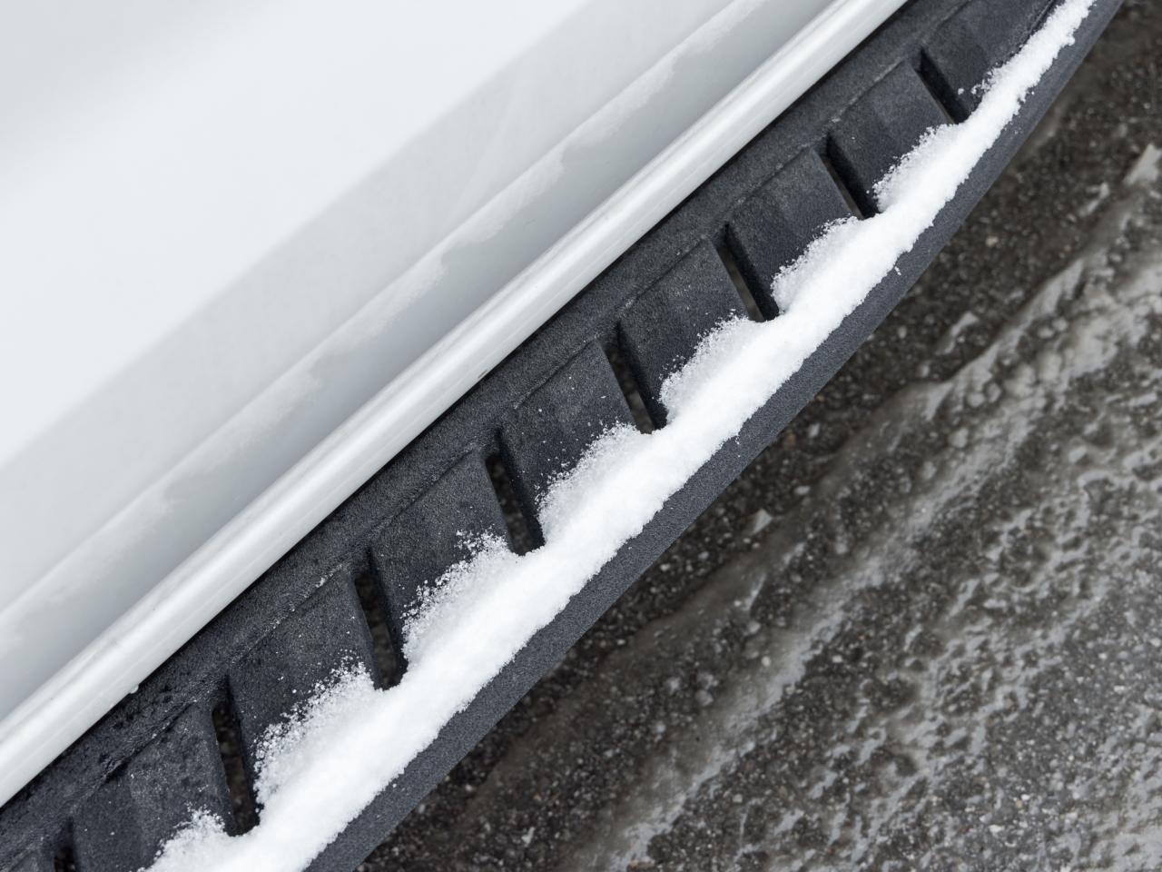 2022 GMC Sierra 1500 4WD Crew Cab 147  AT4 Photo