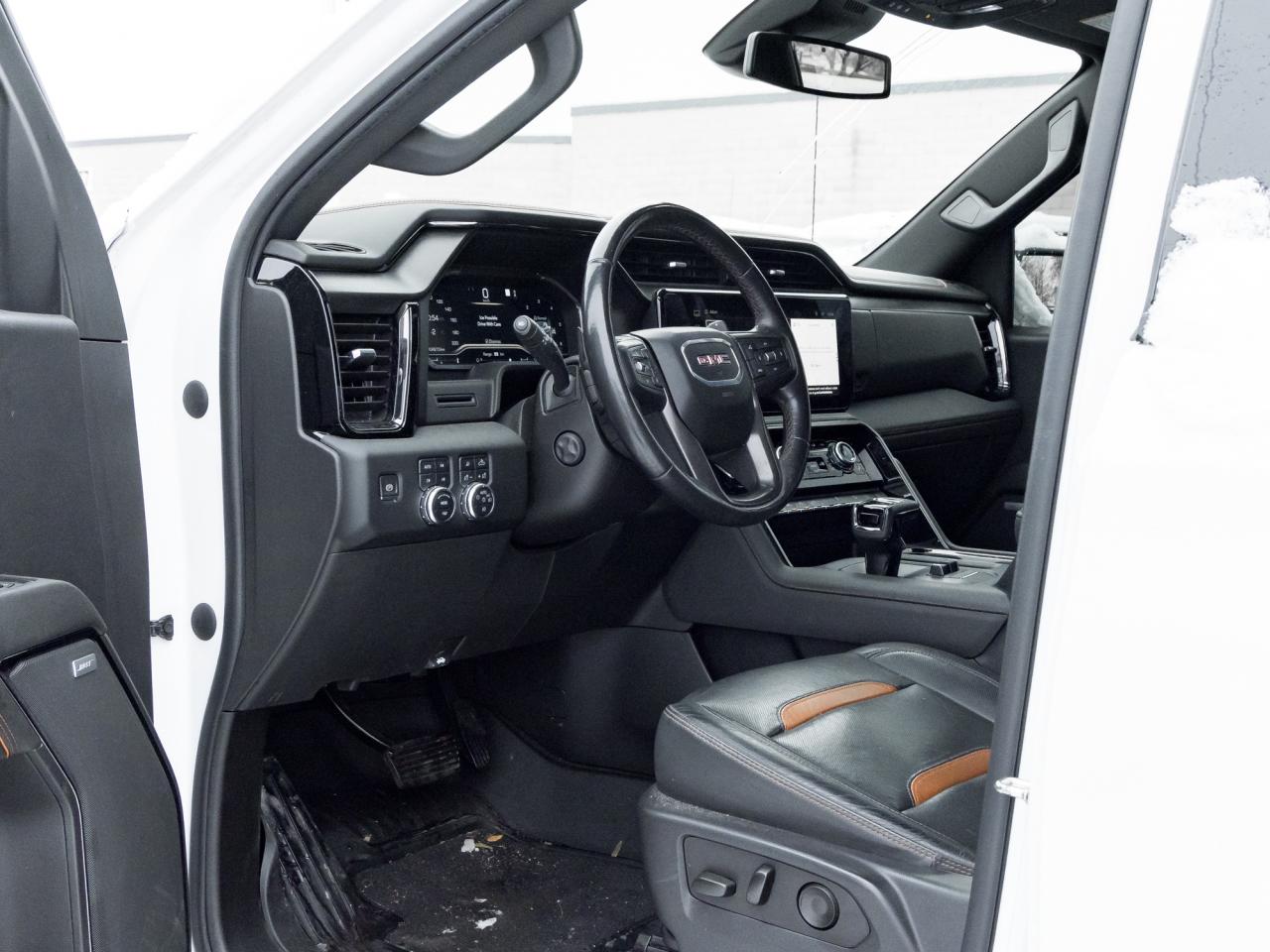 2022 GMC Sierra 1500 4WD Crew Cab 147  AT4 Photo