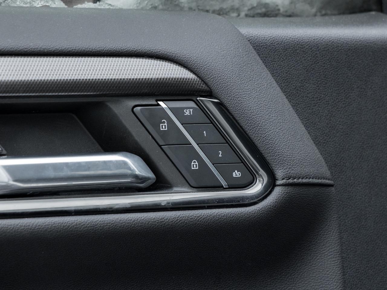 2022 GMC Sierra 1500 4WD Crew Cab 147  AT4 Photo