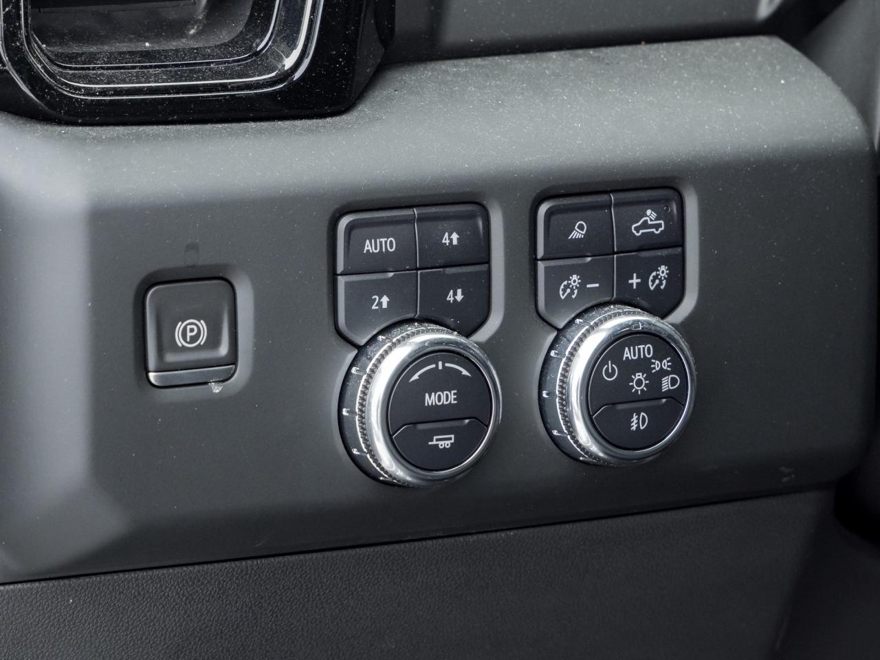 2022 GMC Sierra 1500 4WD Crew Cab 147  AT4 Photo