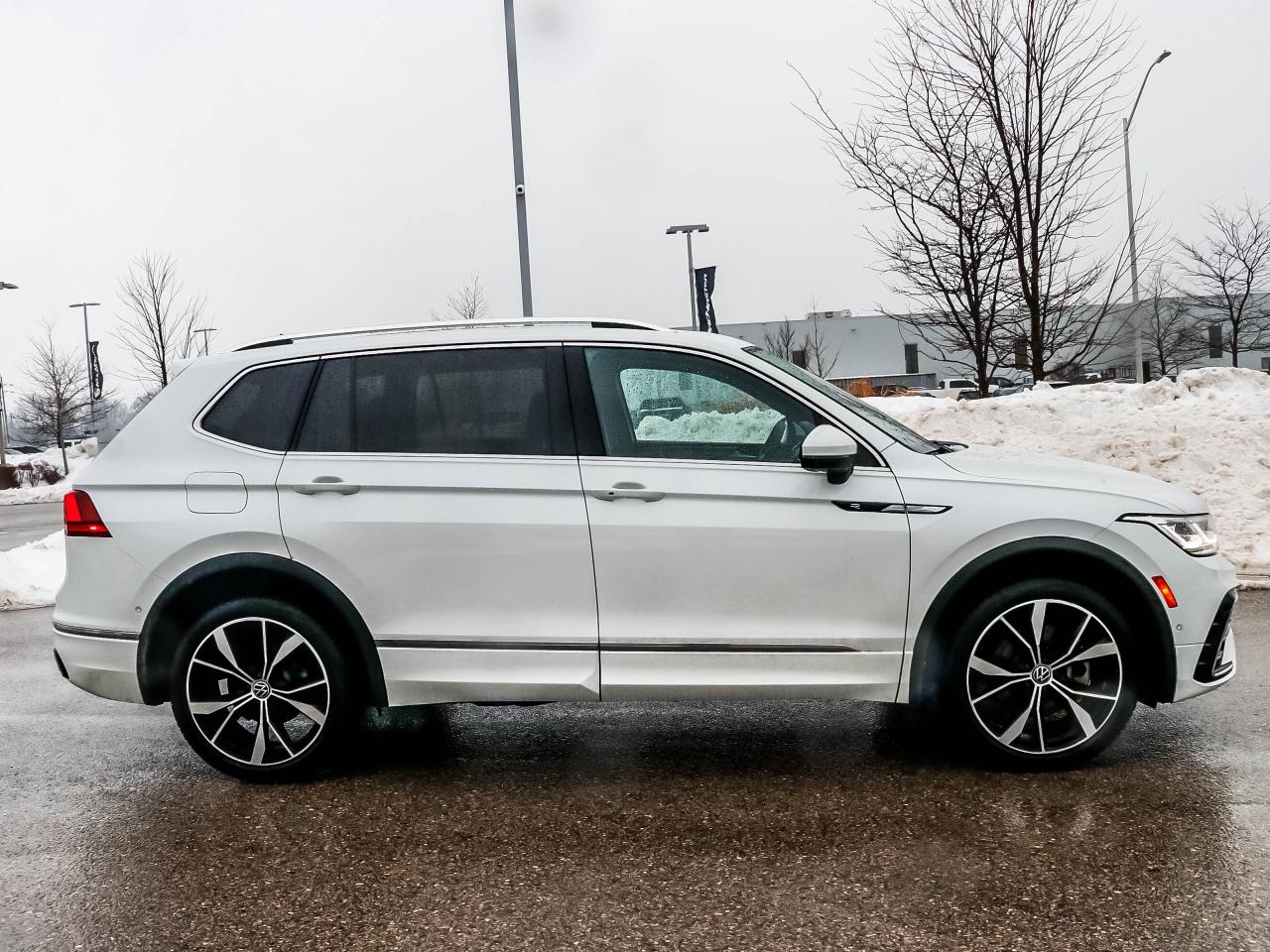 2023 Volkswagen Tiguan HIGHLINE R-LINE 4MOTION Photo