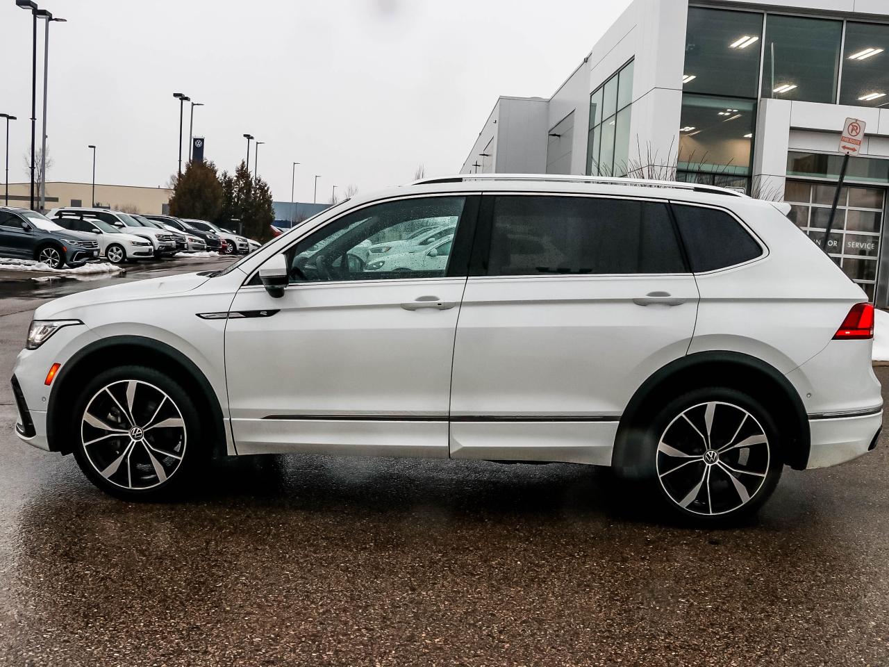 2023 Volkswagen Tiguan HIGHLINE R-LINE 4MOTION Photo