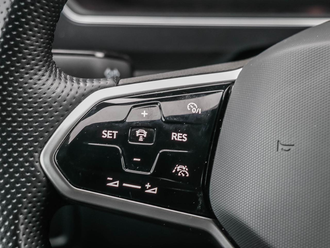 2023 Volkswagen Tiguan HIGHLINE R-LINE 4MOTION Photo