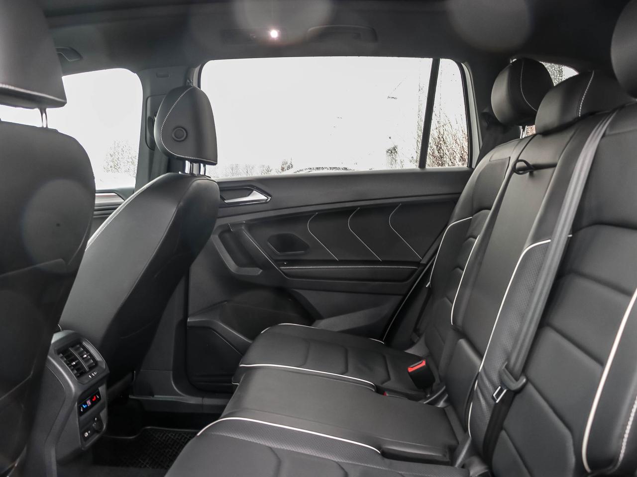 2023 Volkswagen Tiguan HIGHLINE R-LINE 4MOTION Photo