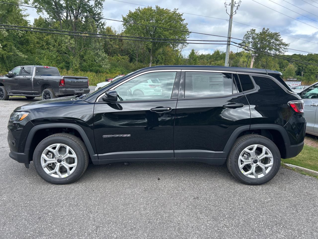 2025 Jeep Compass Sport Photo3