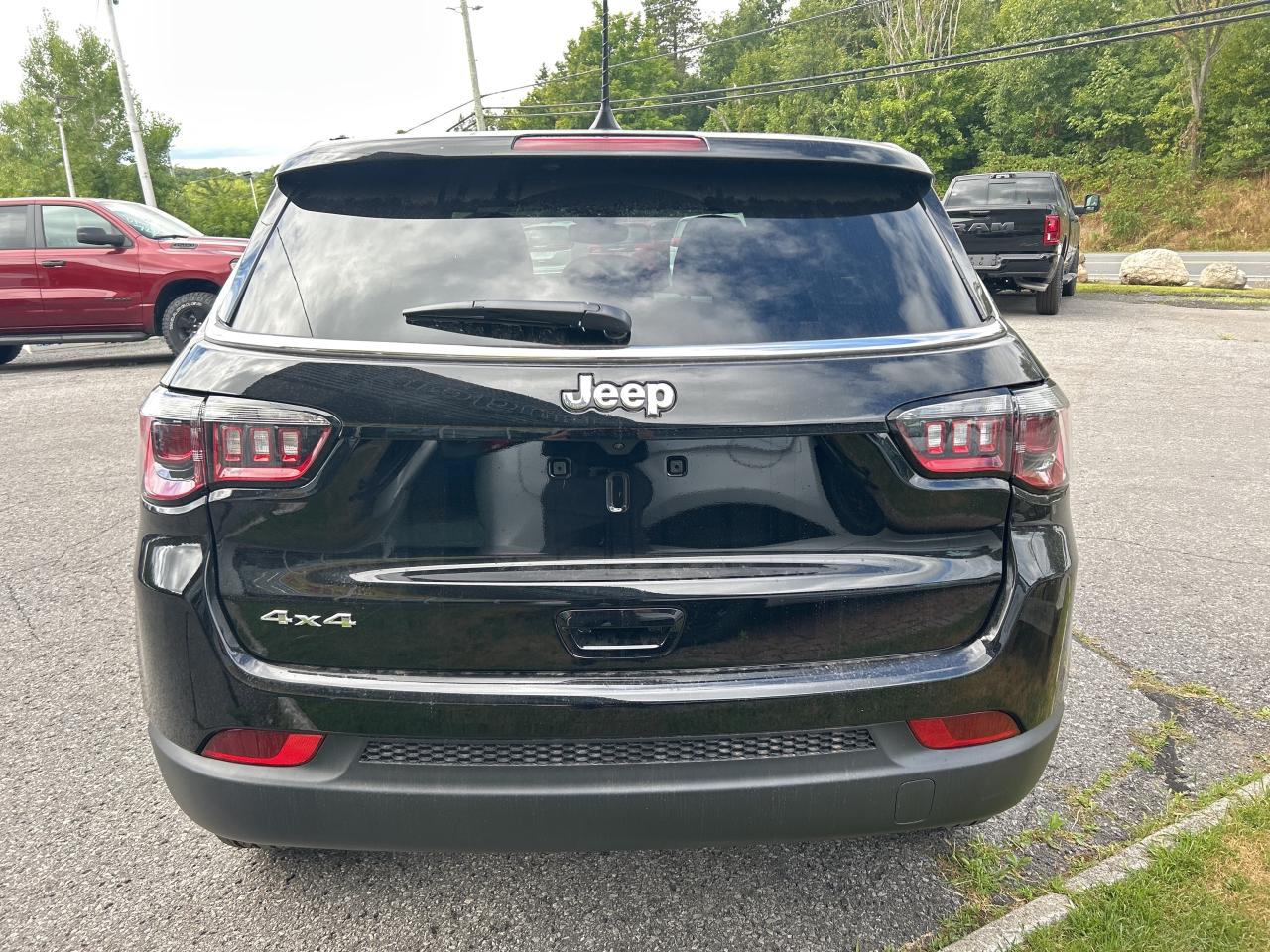 2025 Jeep Compass Sport Photo