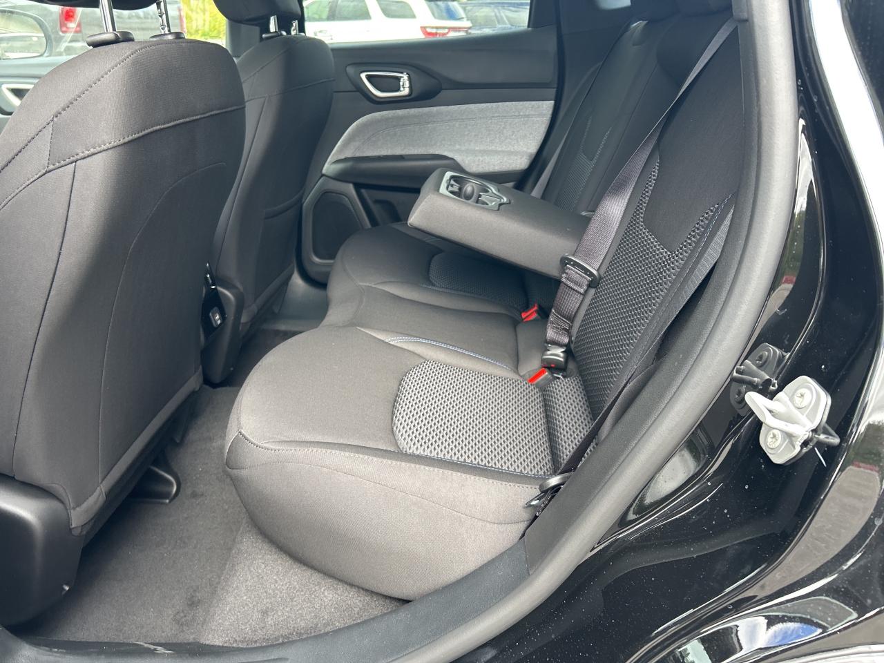 2025 Jeep Compass Sport Photo