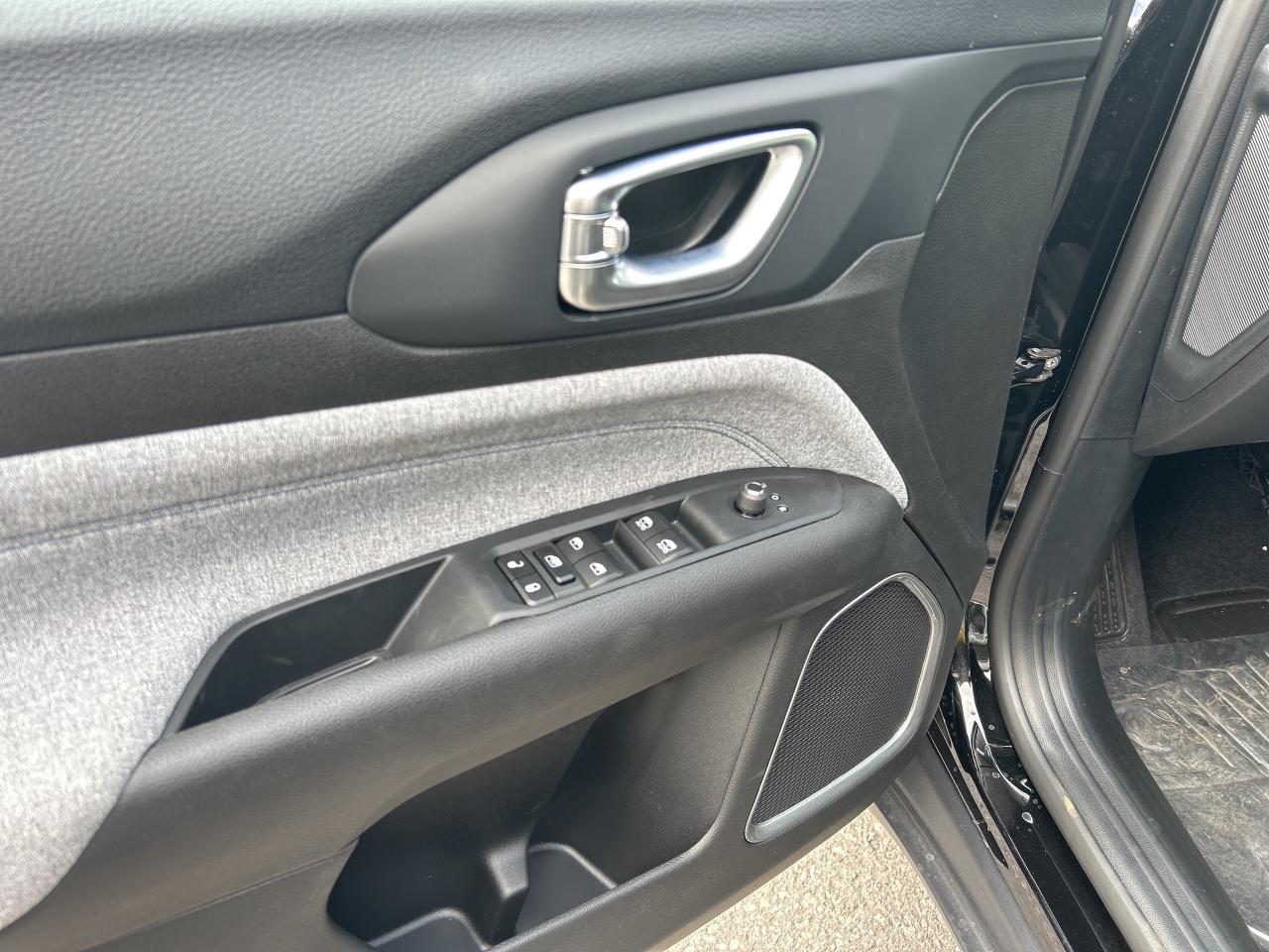 2025 Jeep Compass Sport Photo