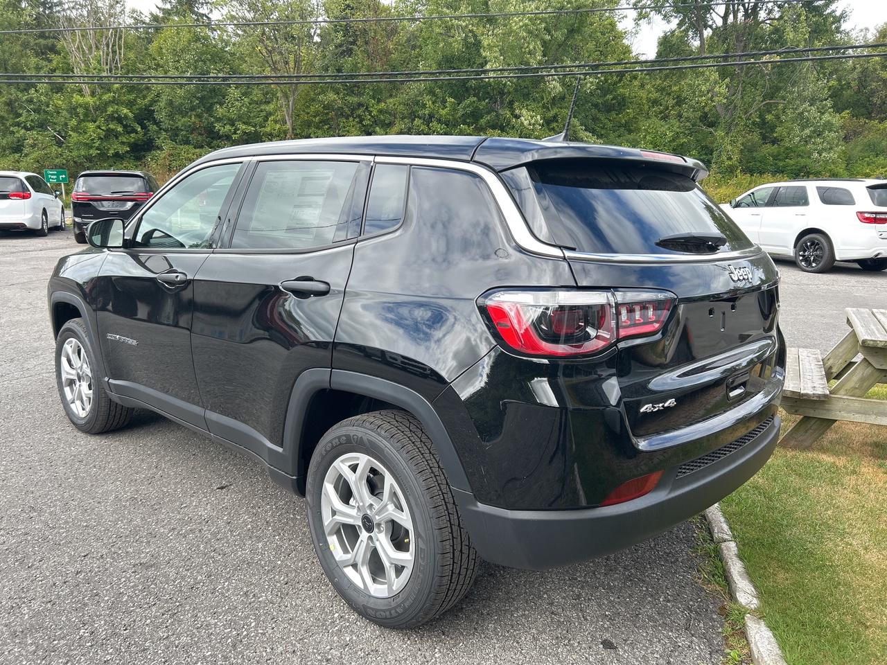2025 Jeep Compass Sport Photo