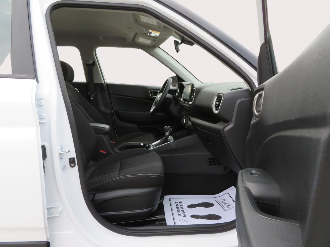 2025 Hyundai Venue Preferred IVT Photo