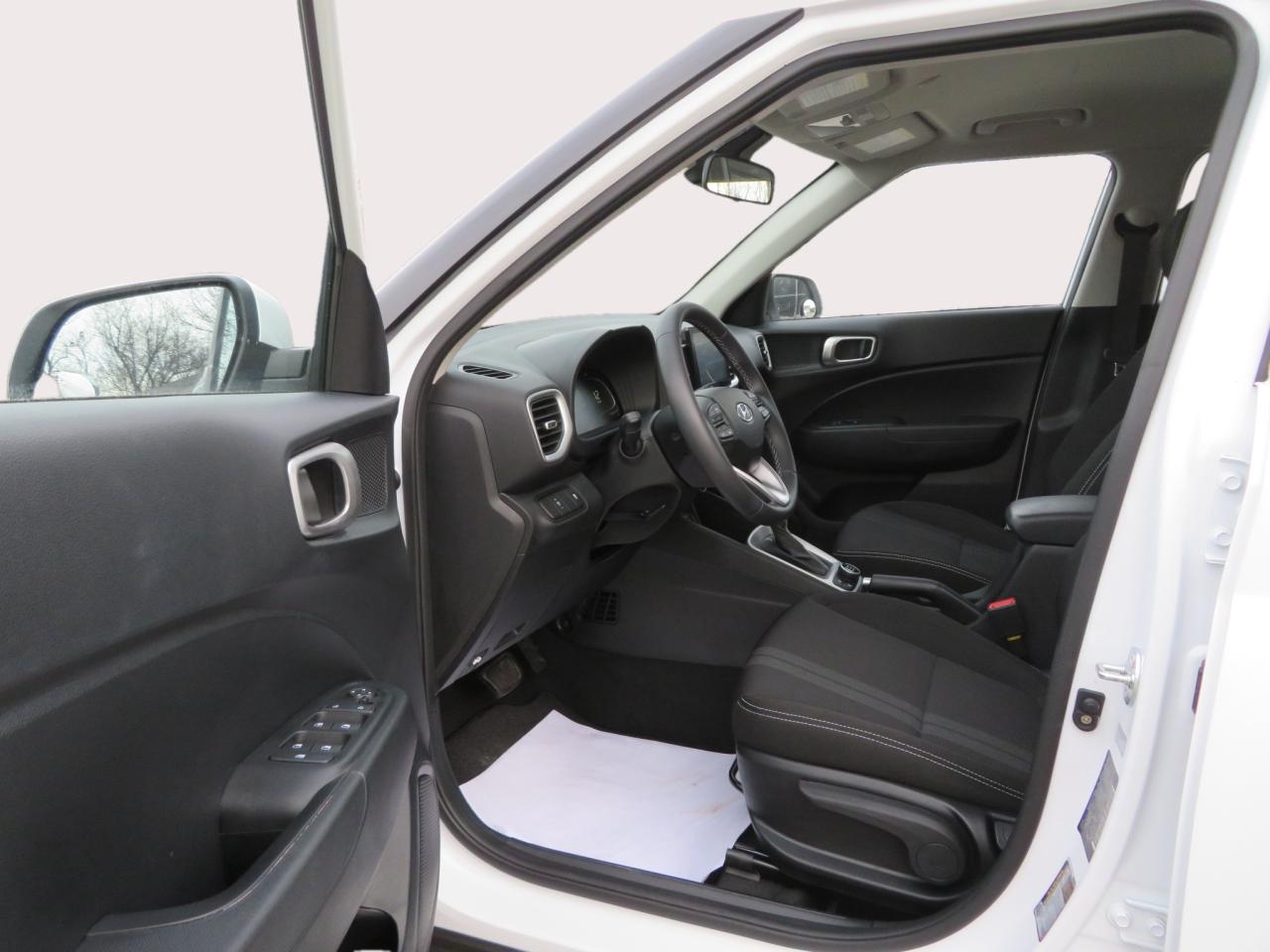 2025 Hyundai Venue Preferred IVT Photo