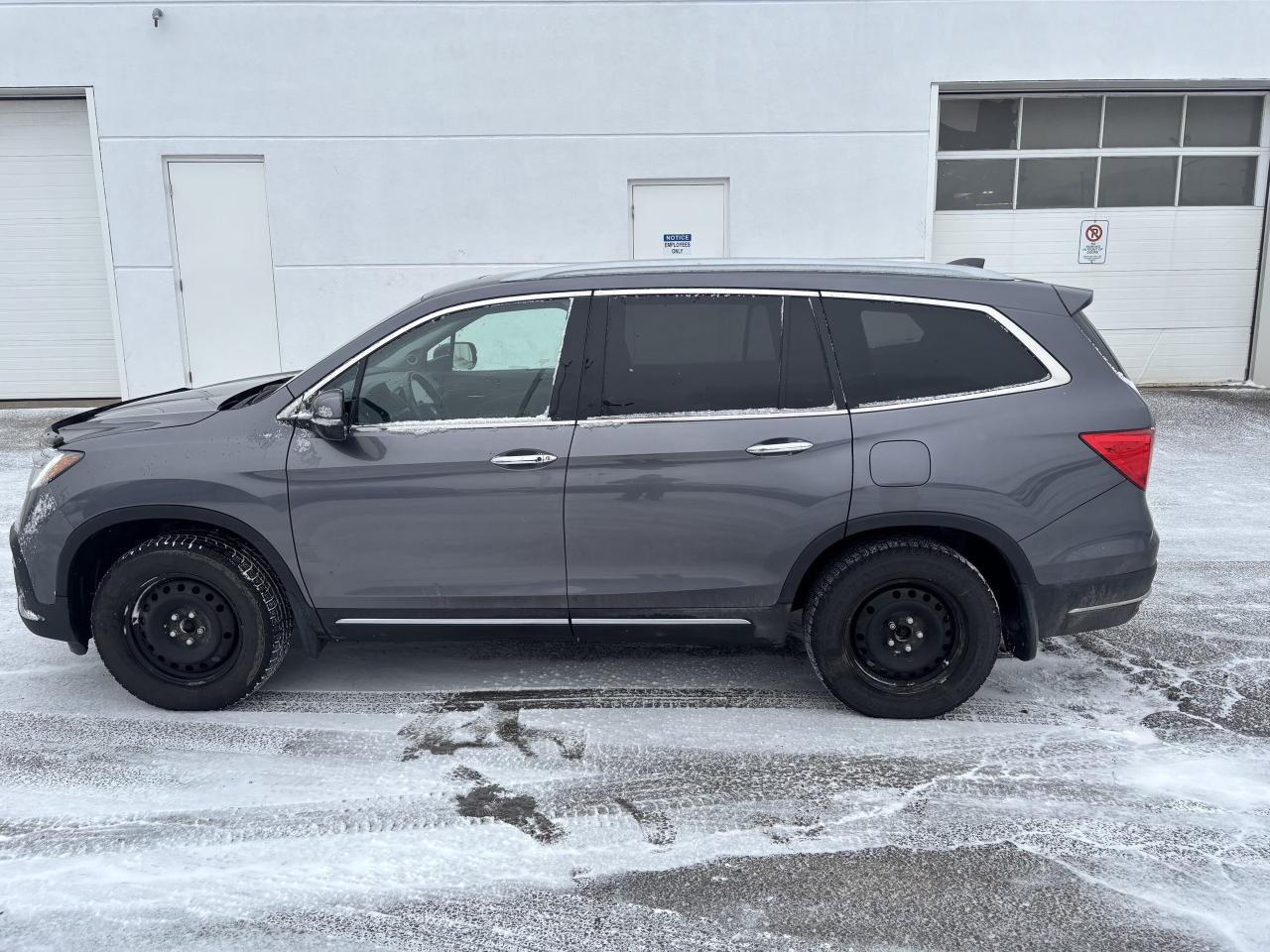 2019 Honda Pilot Touring 8-Passenger AWD   SNOW TIRES  HTD/VNT SEAT Photo2