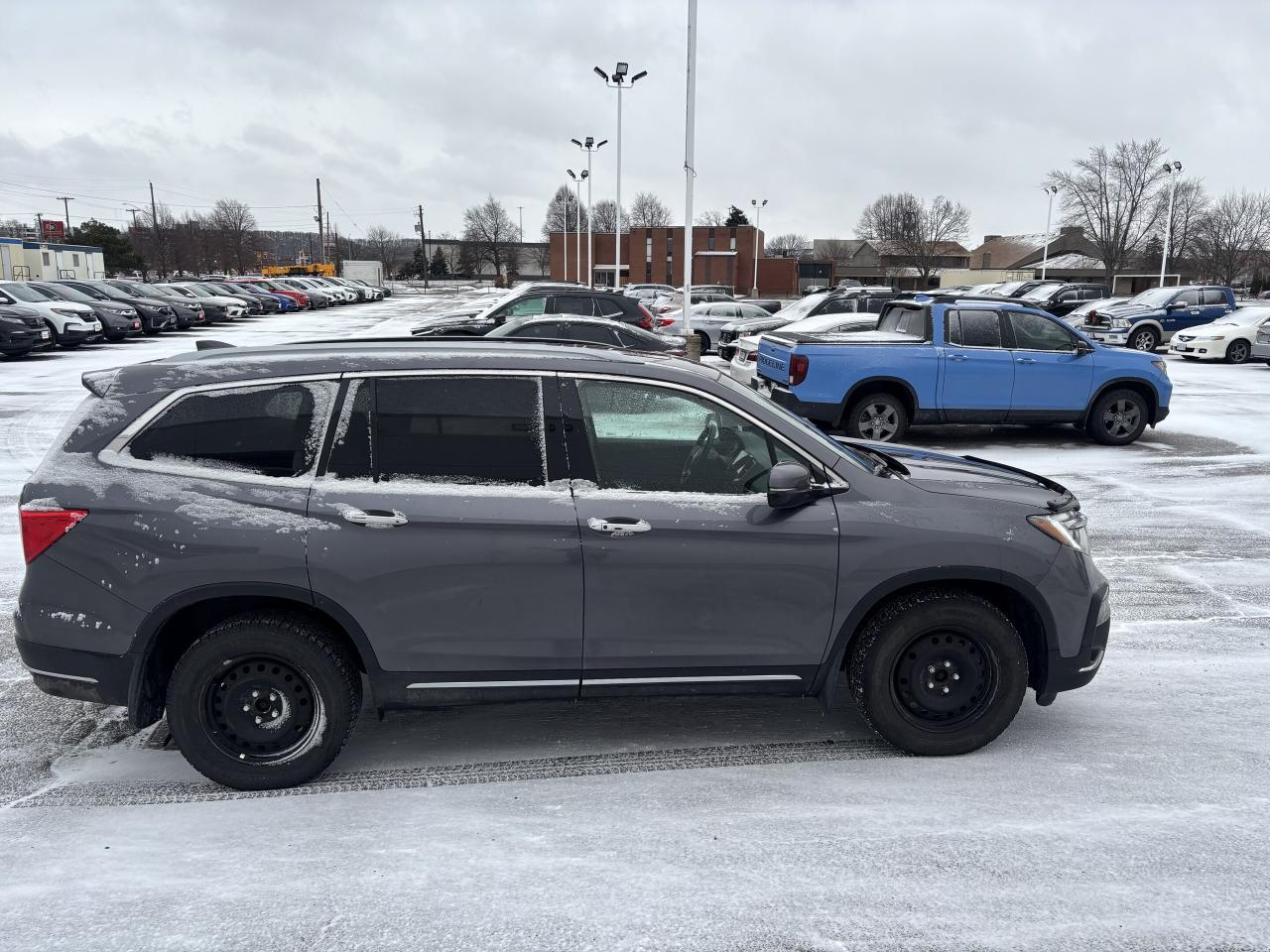 2019 Honda Pilot Touring 8-Passenger AWD   SNOW TIRES  HTD/VNT SEAT Photo3