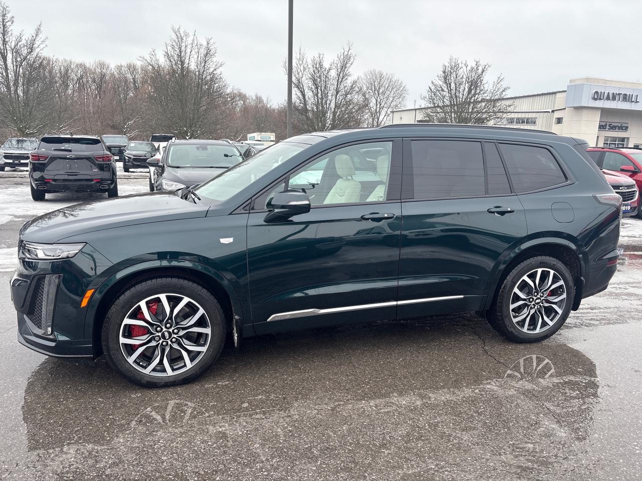 2024 Cadillac XT6 Sport AWD + 6 Pass + Tow Pkg + Low Kms + 1 Owner Photo3