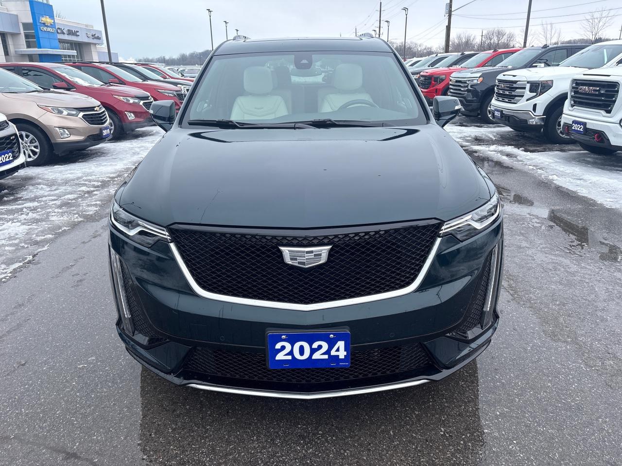 2024 Cadillac XT6 Sport AWD + 6 Pass + Tow Pkg + Low Kms + 1 Owner Photo