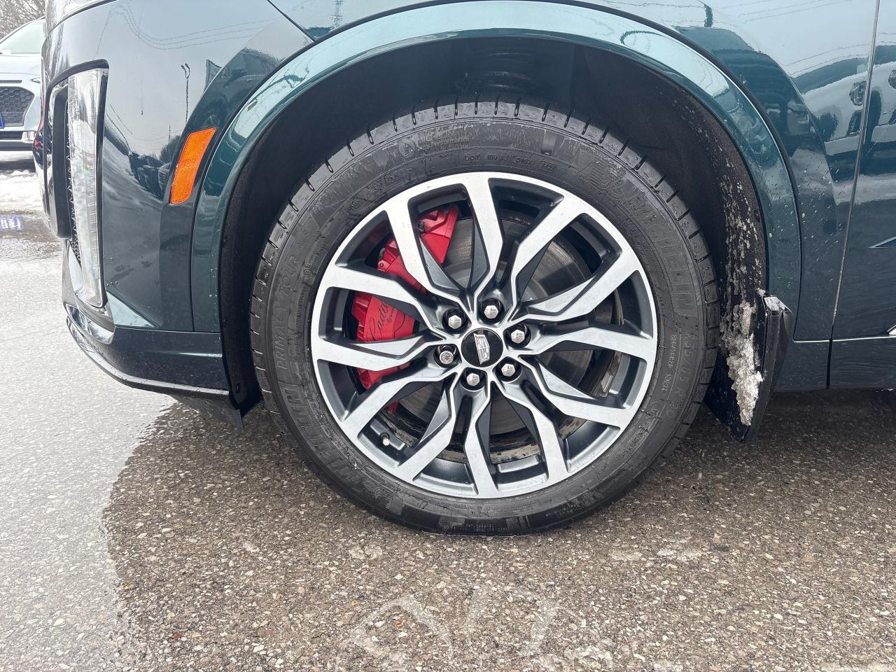 2024 Cadillac XT6 Sport AWD + 6 Pass + Tow Pkg + Low Kms + 1 Owner Photo