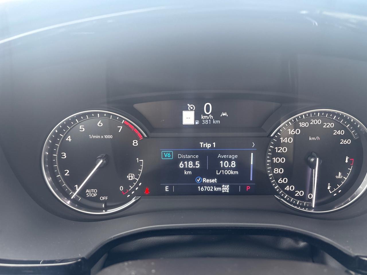 2024 Cadillac XT6 Sport AWD + 6 Pass + Tow Pkg + Low Kms + 1 Owner Photo