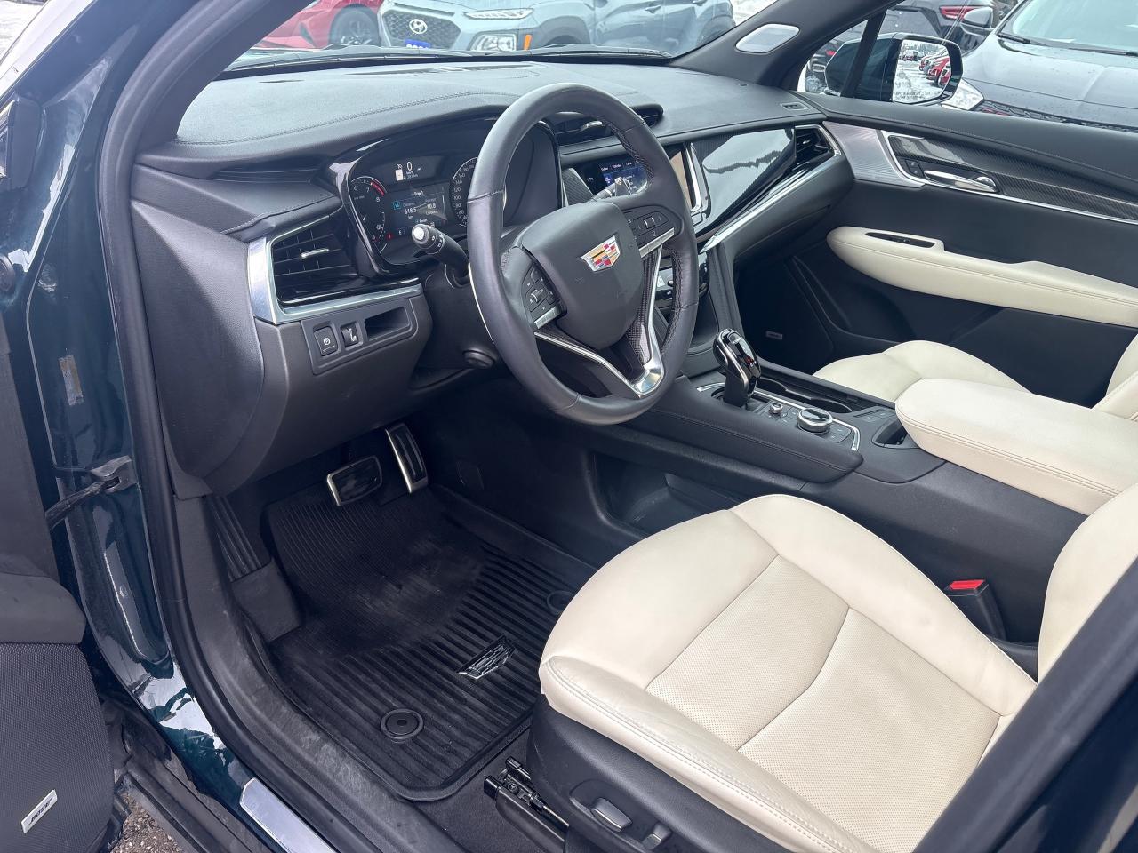 2024 Cadillac XT6 Sport AWD + 6 Pass + Tow Pkg + Low Kms + 1 Owner Photo