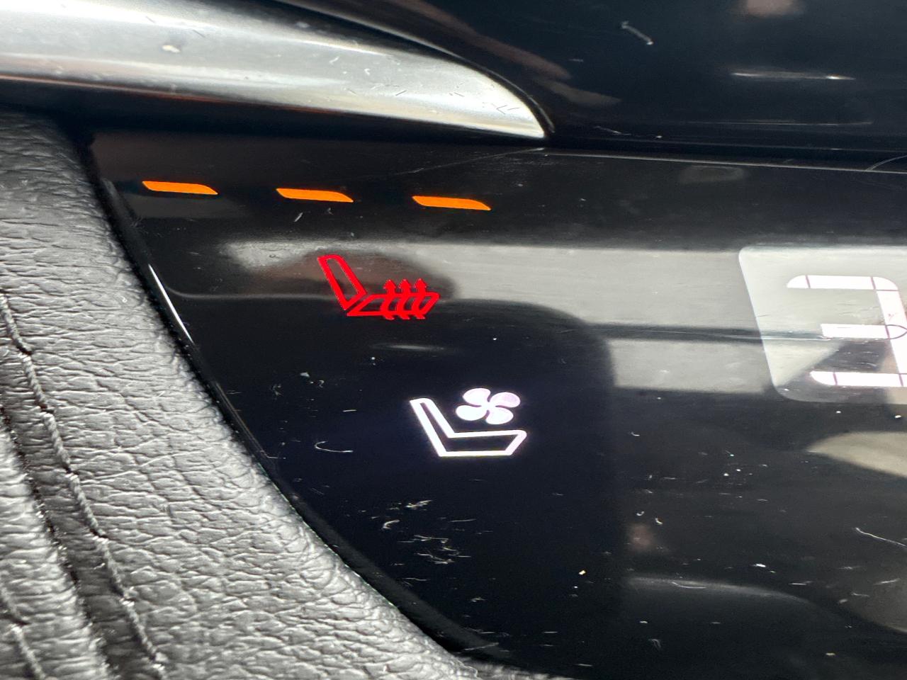 2024 Cadillac XT6 Sport AWD + 6 Pass + Tow Pkg + Low Kms + 1 Owner Photo