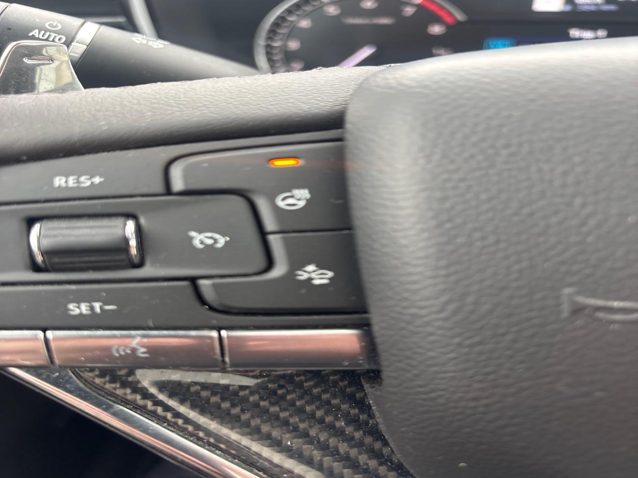 2024 Cadillac XT6 Sport AWD + 6 Pass + Tow Pkg + Low Kms + 1 Owner Photo