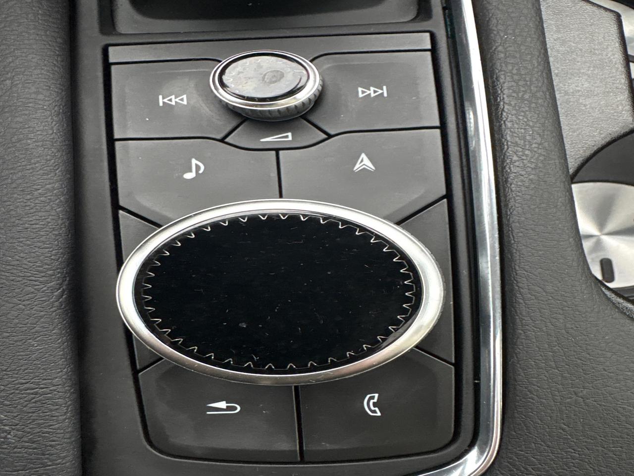 2024 Cadillac XT6 Sport AWD + 6 Pass + Tow Pkg + Low Kms + 1 Owner Photo