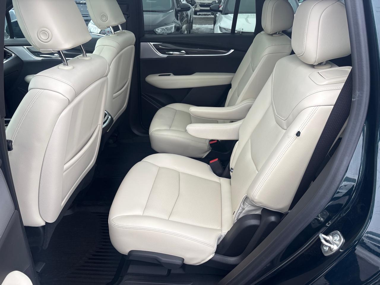 2024 Cadillac XT6 Sport AWD + 6 Pass + Tow Pkg + Low Kms + 1 Owner Photo