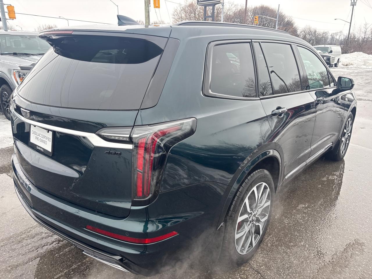 2024 Cadillac XT6 Sport AWD + 6 Pass + Tow Pkg + Low Kms + 1 Owner Photo