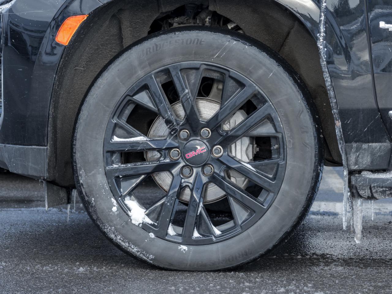 2023 GMC Yukon XL 4WD 4dr SLT Photo3