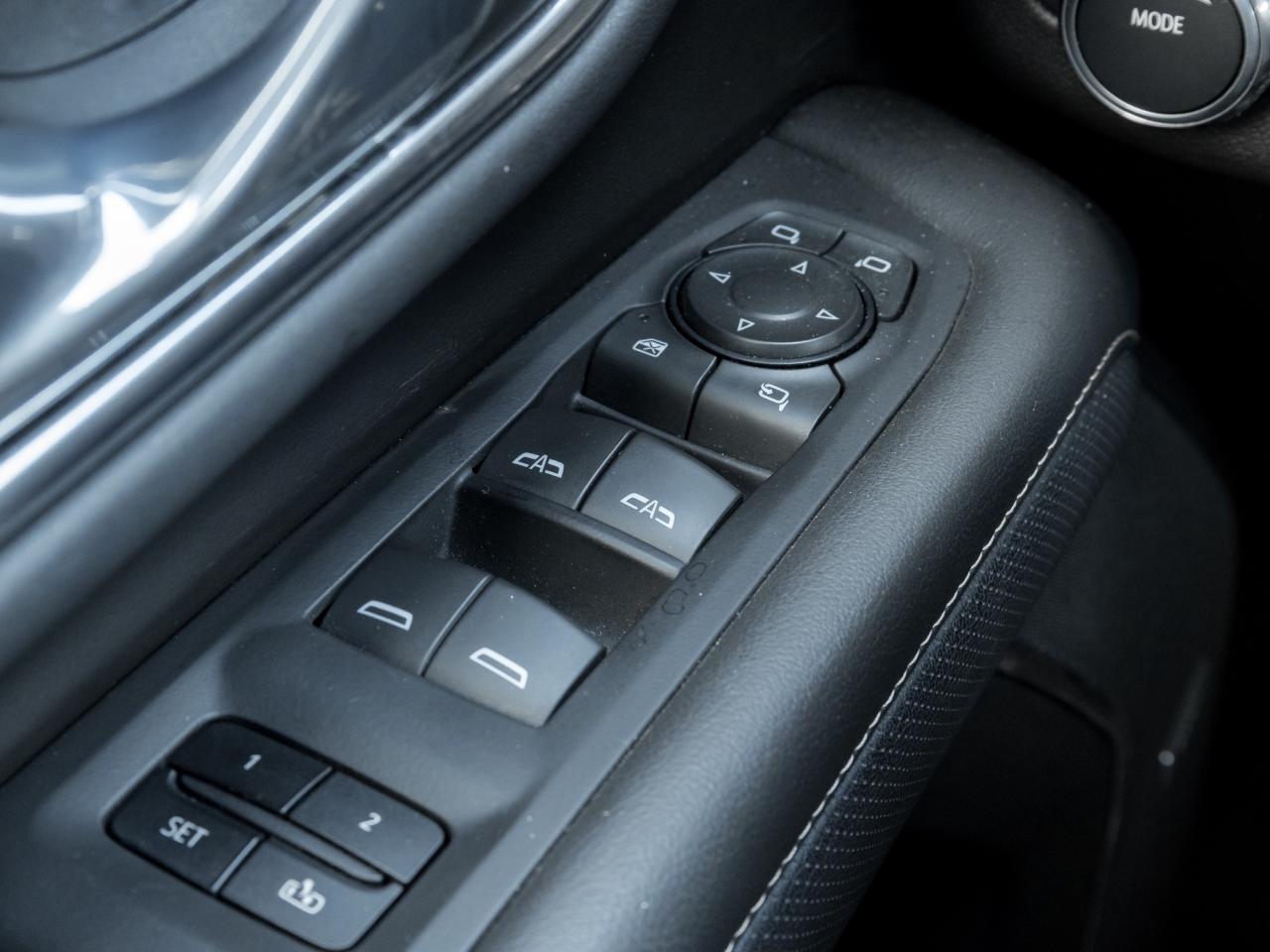 2023 GMC Yukon XL 4WD 4dr SLT Photo