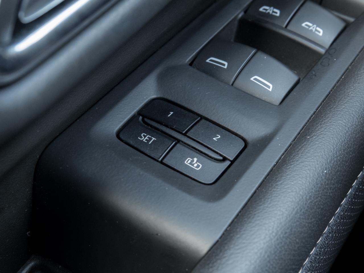 2023 GMC Yukon XL 4WD 4dr SLT Photo