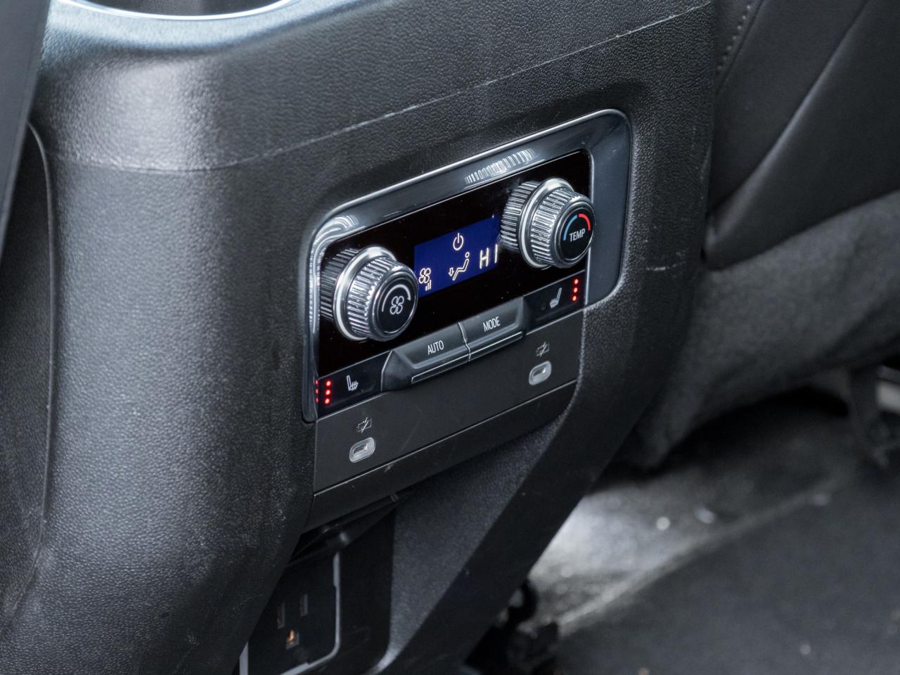 2023 GMC Yukon XL 4WD 4dr SLT Photo