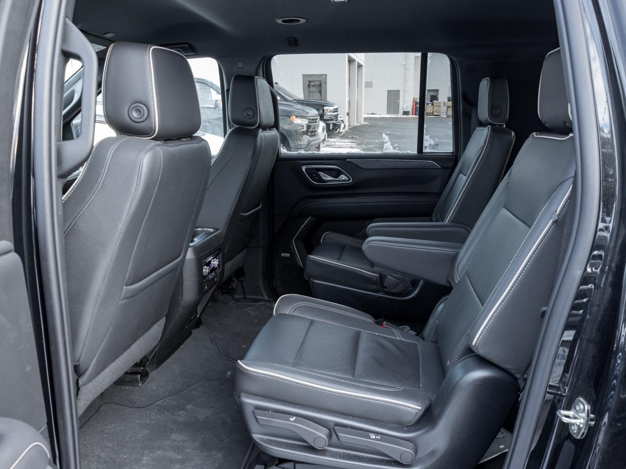 2023 GMC Yukon XL 4WD 4dr SLT Photo