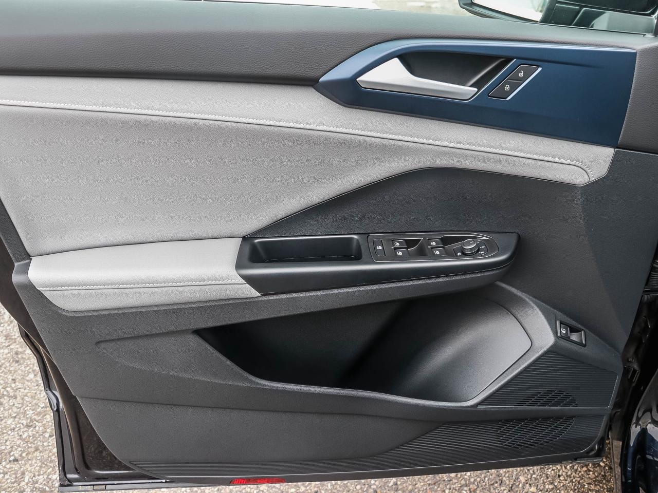 2024 Volkswagen Taos Comfortline 4Motion Photo