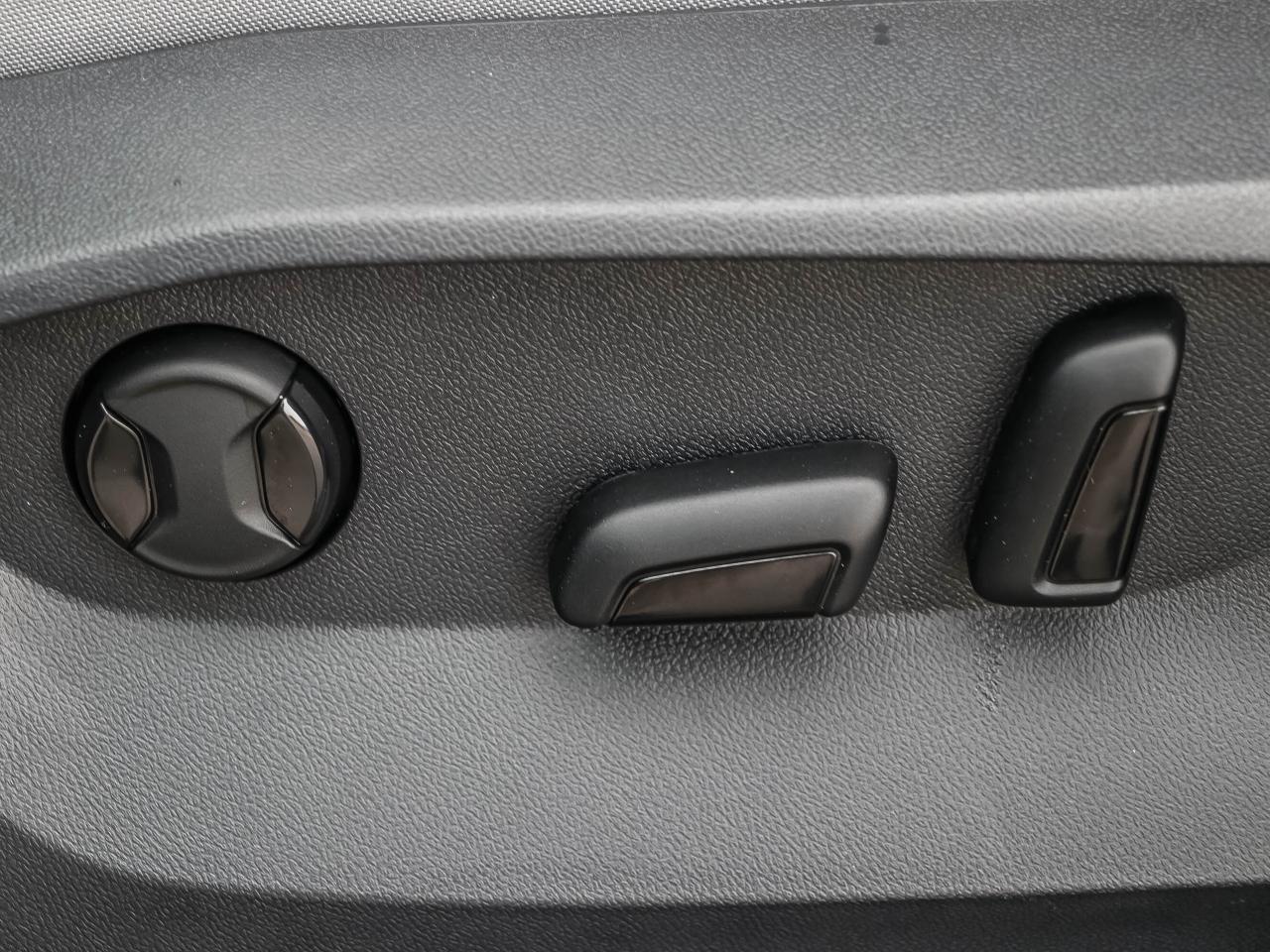 2024 Volkswagen Taos Comfortline 4Motion Photo