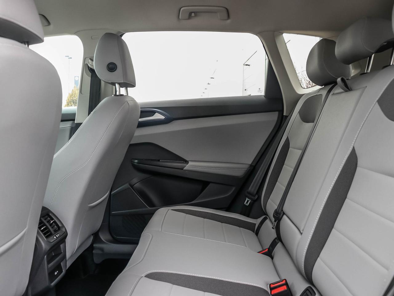 2024 Volkswagen Taos Comfortline 4Motion Photo