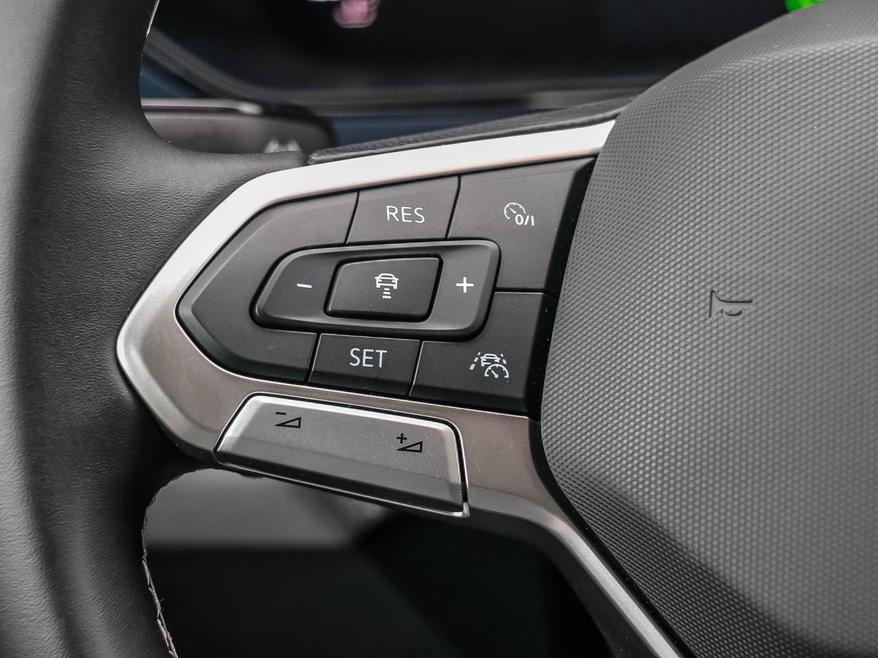 2024 Volkswagen Taos Comfortline 4Motion Photo