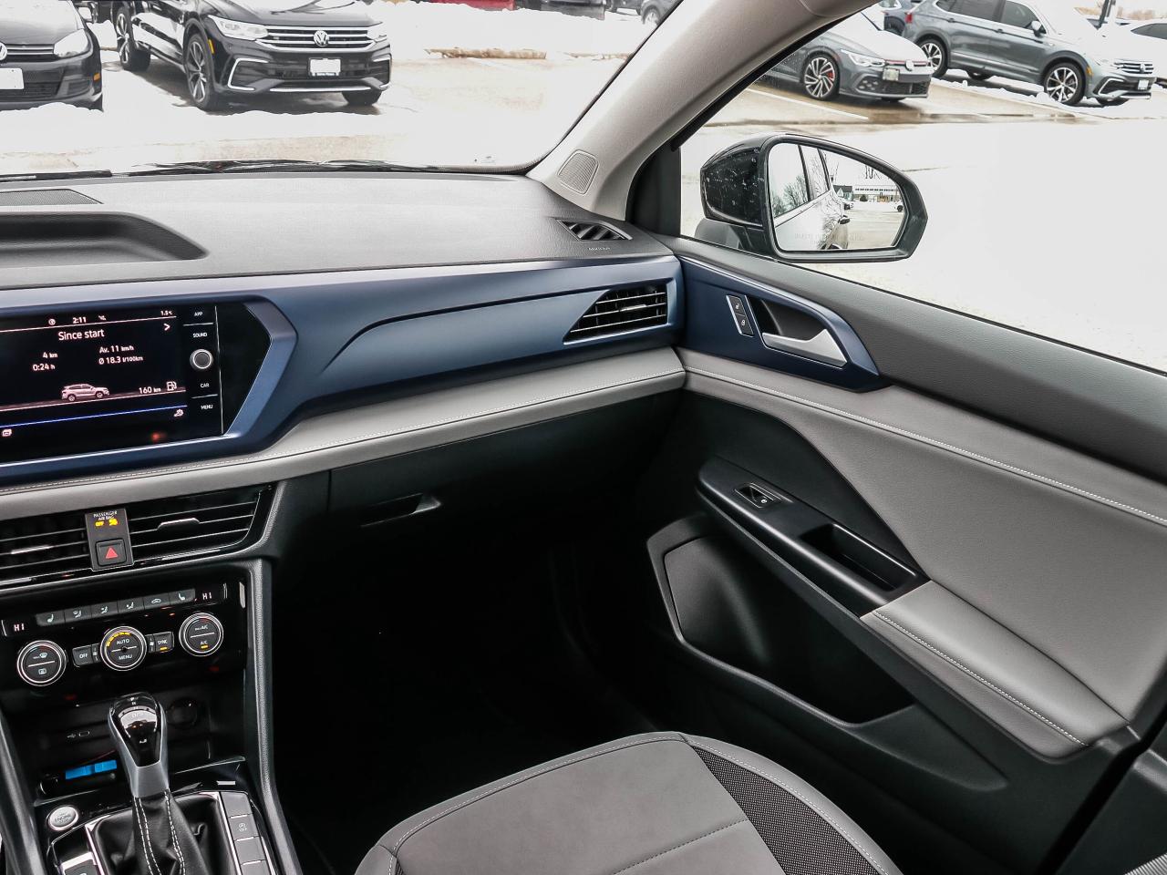 2024 Volkswagen Taos Comfortline 4Motion Photo