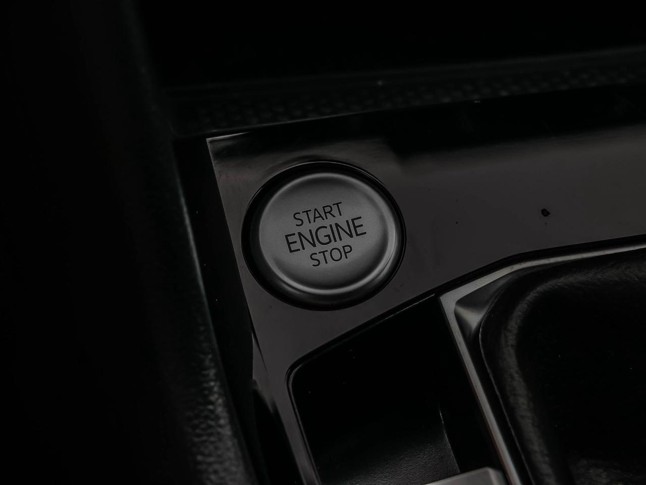 2024 Volkswagen Taos Comfortline 4Motion Photo