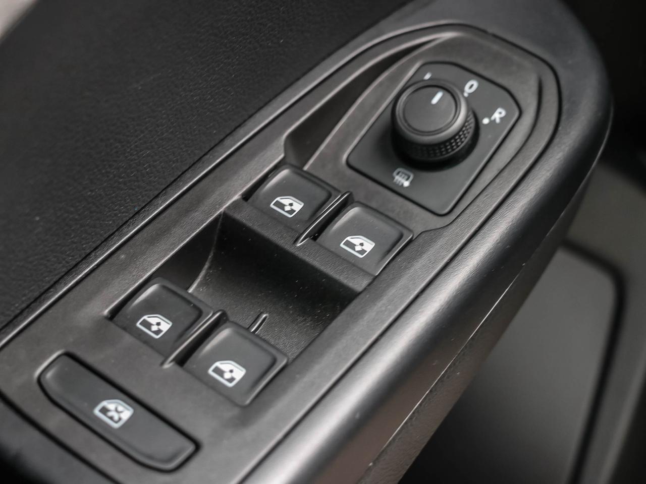 2024 Volkswagen Taos Comfortline 4Motion Photo