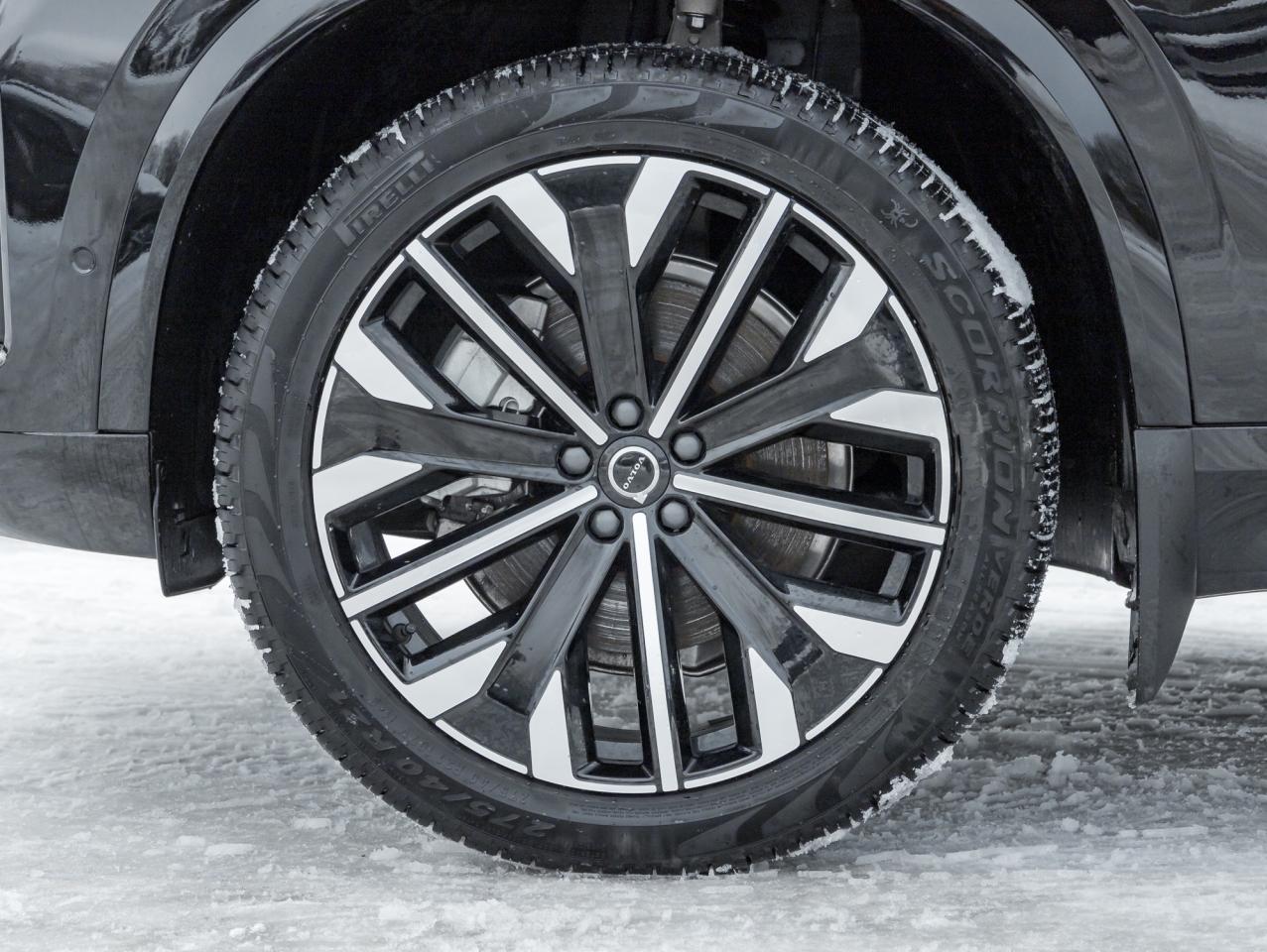 2025 Volvo XC90 2025.5 B6 AWD Plus  LOW KM  NEARLY NEW Photo3