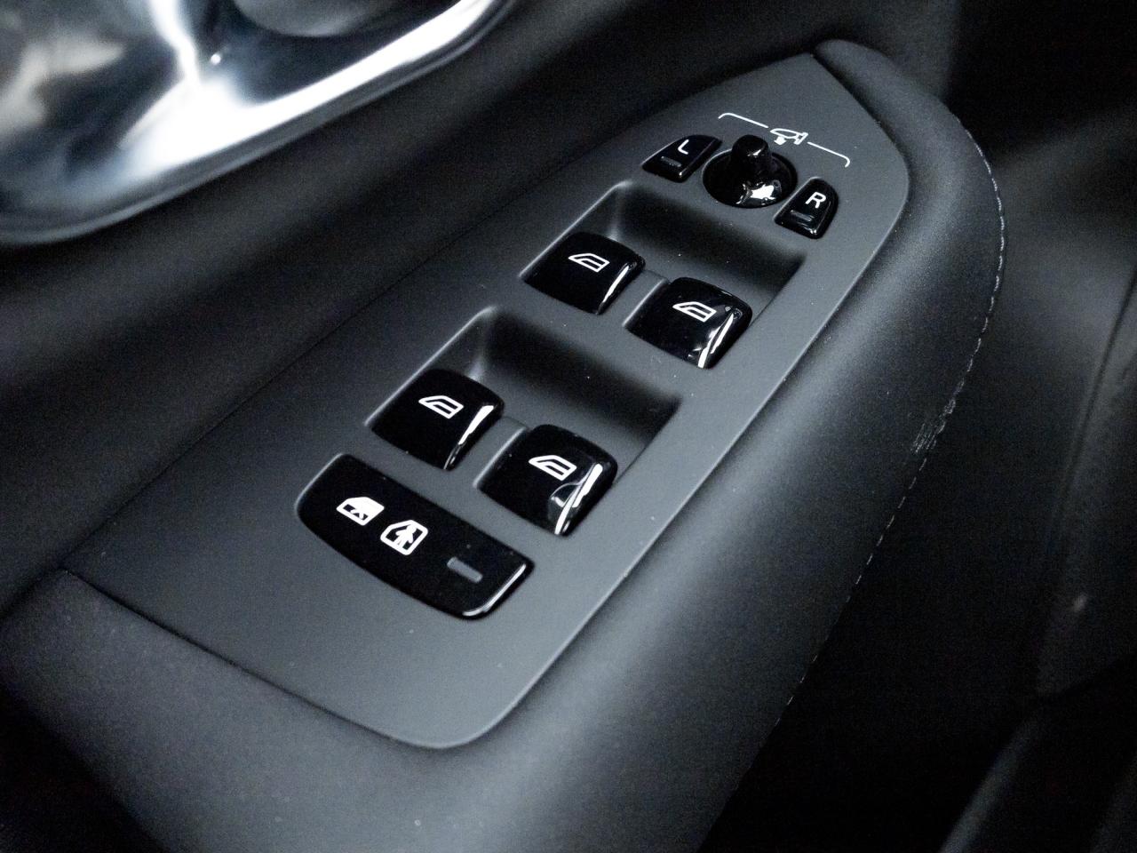 2025 Volvo XC90 2025.5 B6 AWD Plus  LOW KM  NEARLY NEW Photo